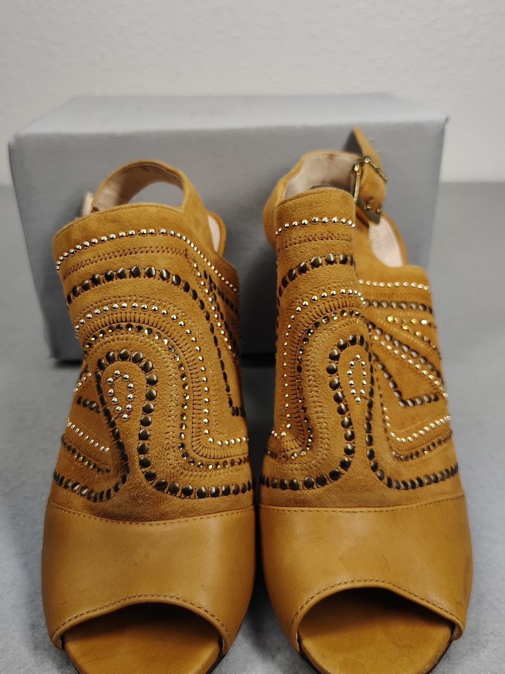 Vince Camuto Peep-Toe Leather Shoes With Buckle Strap Size 7.5 - Picture 9 of 11